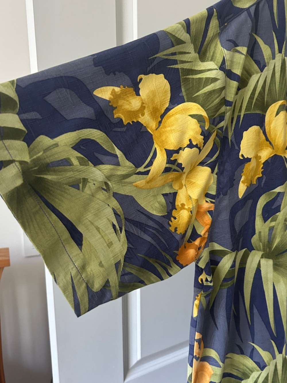 Tommy Bahama Tropical Silk Camp Shirt XL Miami Heatwave - Picture 5 of 7